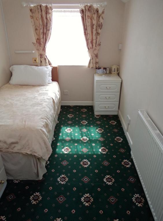 Hunters Lodge Guest House Southampton Room photo